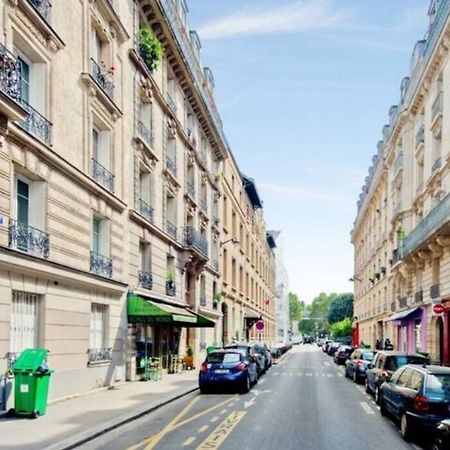 Cozy 2 Bedroom Apartment In Paris Bagian luar foto