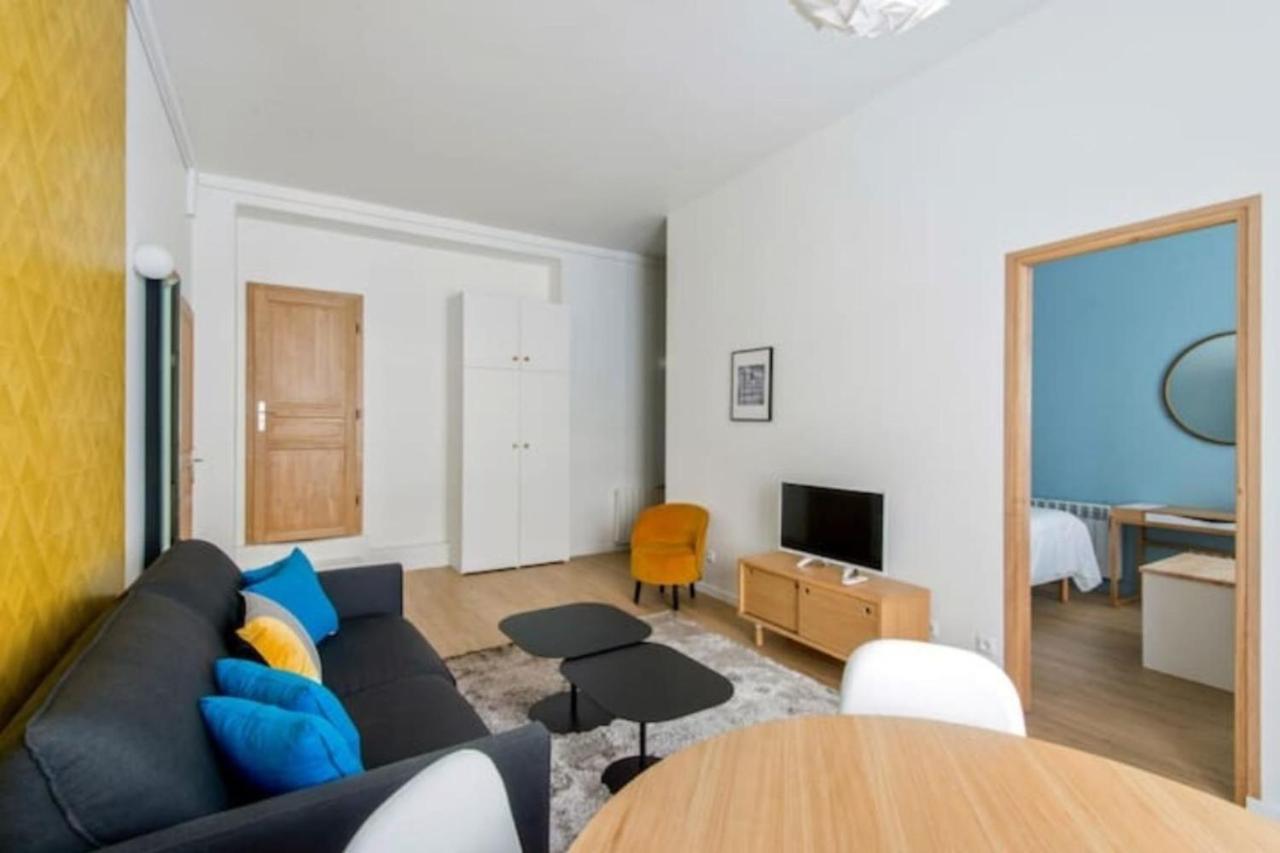 Cozy 2 Bedroom Apartment In Paris Bagian luar foto