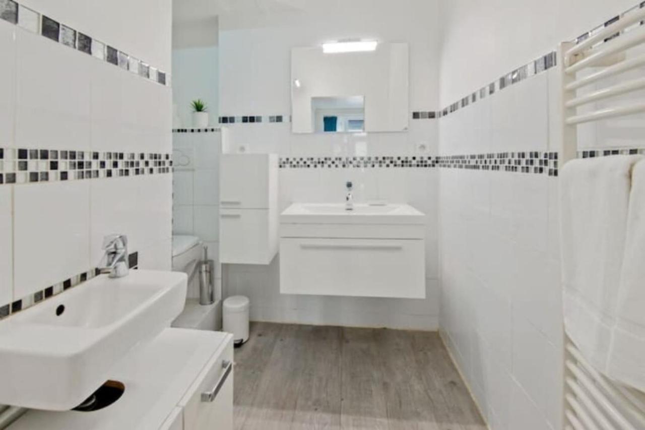 Cozy 2 Bedroom Apartment In Paris Bagian luar foto
